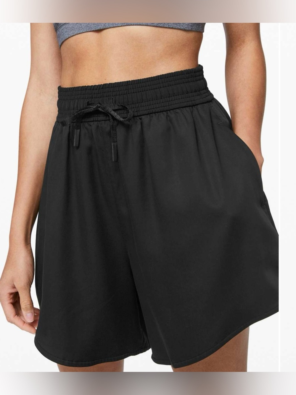 Lululemon Feeling Femme Short 5"
Black Size 2 - Picture 1 of 7